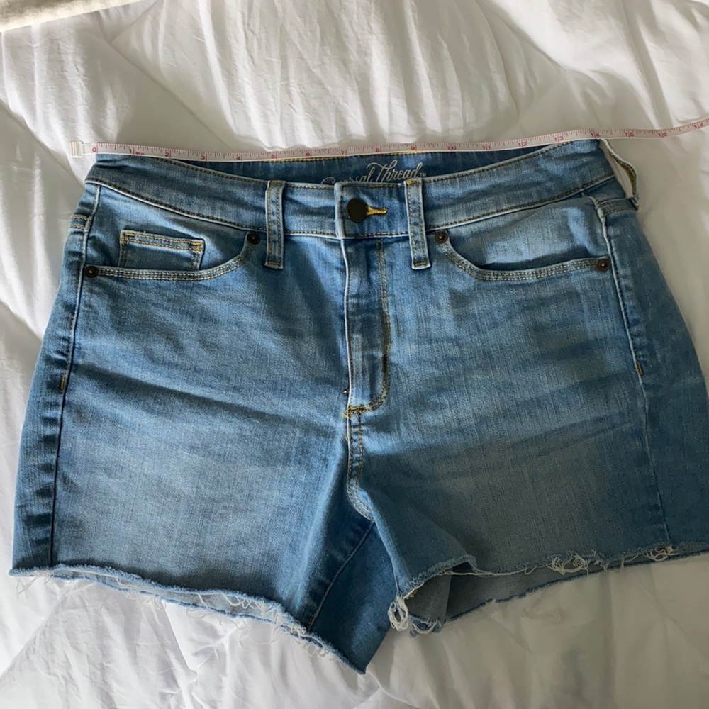 Denim shorts with frayed hem